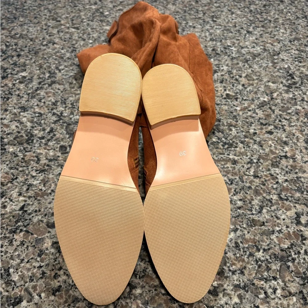 Elegant Brown Suede Heeled Boots - Picture 3 of 4
